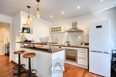 Cuisine ou kitchenette dans l'établissement LE CARNOT Apartment for 2 By Sunset