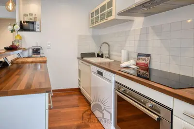 Cuisine ou kitchenette dans l'établissement LE CARNOT Apartment for 2 By Sunset