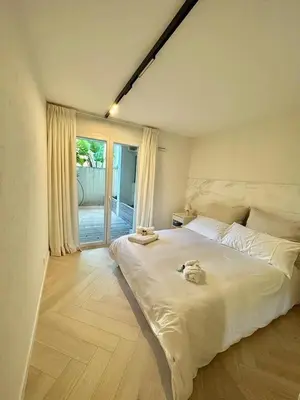 Un ou plusieurs lits dans un hébergement de l'établissement CAM0 - appartement 2 chambres en rez-de-terrasse