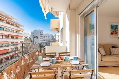Balcon ou terrasse dans l'établissement Le Vautrin - Charmant Appartement à 300 mètres des plages de la Croisette
