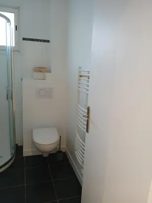 Salle de bains dans l'établissement Appartement centre Antibes bd Albert 1er