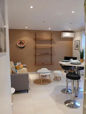 Coin salon dans l'établissement Appartement centre Antibes bd Albert 1er
