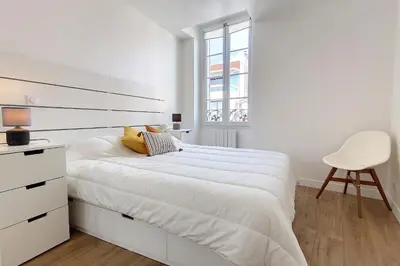 Un ou plusieurs lits dans un hébergement de l'établissement HENRI CAMILLE REAL ESTATE - Bambou- One bedroom apt downtown