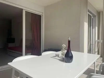 Boissons dans l'établissement Appartement 2 pièces avec piscine - 4 couchages, Juan les Pins - FR-1-252-190
