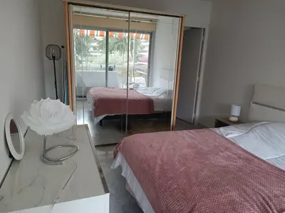Un ou plusieurs lits dans un hébergement de l'établissement SELI 2 pièces Classé 52 M2 terrasse 20m2 Plages Piscine Antibes Juan Parking