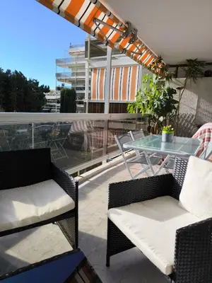 Balcon ou terrasse dans l'établissement SELI 2 pièces Classé 52 M2 terrasse 20m2 Plages Piscine Antibes Juan Parking