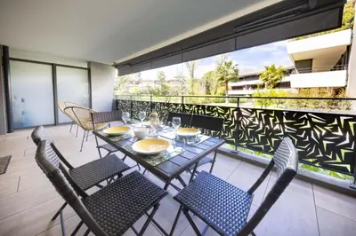 Balcon ou terrasse dans l'établissement 06AH - Superb waterfront T2 - swimming pool