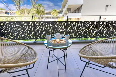 Balcon ou terrasse dans l'établissement 06AH - Superb waterfront T2 - swimming pool