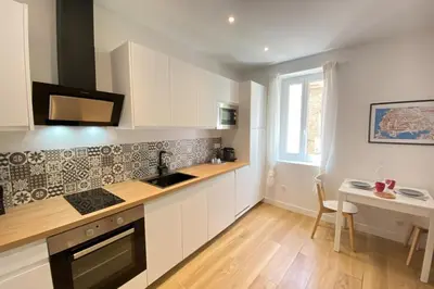 Cuisine ou kitchenette dans l'établissement 06AN - Beautiful apartment in the heart of Old Antibes