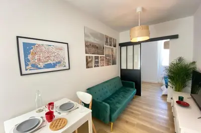 Coin salon dans l'établissement 06AN - Beautiful apartment in the heart of Old Antibes