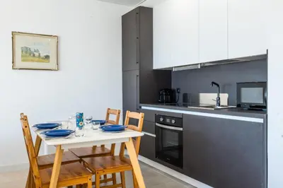 Cuisine ou kitchenette dans l'établissement Large studio with a breathtaking view of the sea