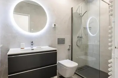 Salle de bains dans l'établissement Large studio with a breathtaking view of the sea