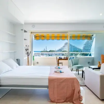 Large studio with a breathtaking view of the sea