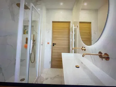 Salle de bains dans l'établissement Appartement Avec Terrasse Centre-ville Croisette