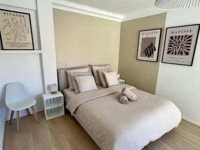 Un ou plusieurs lits dans un hébergement de l'établissement 3P central refait à neuf - Parking L430cm x W275cm