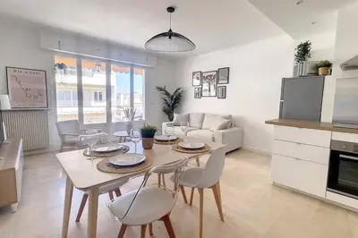Cuisine ou kitchenette dans l'établissement 3P central refait à neuf - Parking L430cm x W275cm