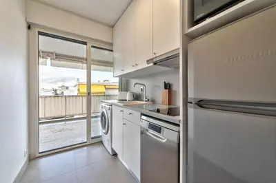 Cuisine ou kitchenette dans l'établissement Appartement Canto bright appartement Croisette beach
