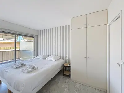 Un ou plusieurs lits dans un hébergement de l'établissement Appartement Canto bright appartement Croisette beach