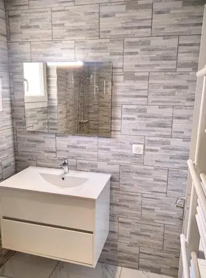 Salle de bains dans l'établissement Résidence le Serra A2