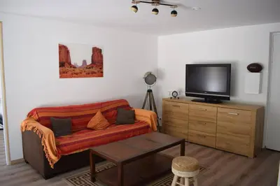 Télévision ou salle de divertissement dans l'établissement APPARTEMENT NEUF ET INDÉPENDANT DANS REZ-DE-VILLA