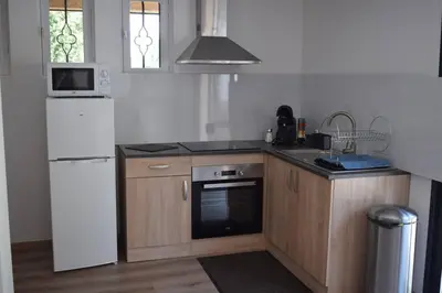 Cuisine ou kitchenette dans l'établissement APPARTEMENT NEUF ET INDÉPENDANT DANS REZ-DE-VILLA