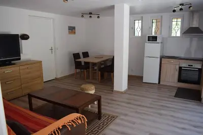 Cuisine ou kitchenette dans l'établissement APPARTEMENT NEUF ET INDÉPENDANT DANS REZ-DE-VILLA