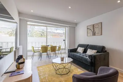 Coin salon dans l'établissement Magnificent 3room apartment quiet balcony
