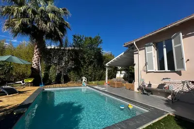Piscine de l'établissement Holiday home in the city-center of Antibes with a private pool ou située à proximité