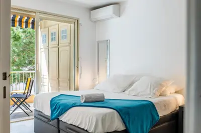 Un ou plusieurs lits dans un hébergement de l'établissement 2-Room Apartment with Terrace Sea View