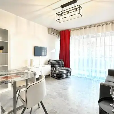 Beau studio centre Juan les Pins à 300m des plages