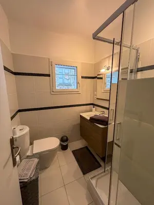 Salle de bains dans l'établissement Appartement Biot Village