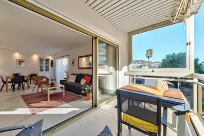 Coin salon dans l'établissement Appartement Reina Pointe Croisette Palm Beach