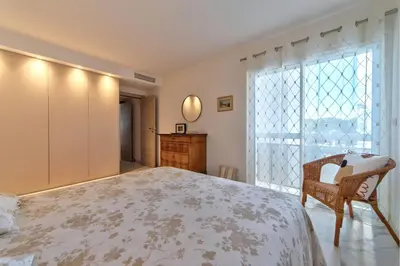 Un ou plusieurs lits dans un hébergement de l'établissement Appartement Reina Pointe Croisette Palm Beach