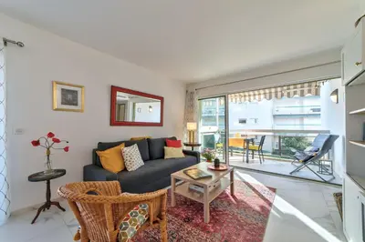 Coin salon dans l'établissement Appartement Reina Pointe Croisette Palm Beach