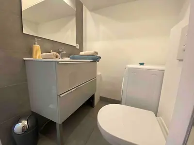 Salle de bains dans l'établissement L'Orangeraie Centre Cannes Martinez, Beau F2 avec terrasse