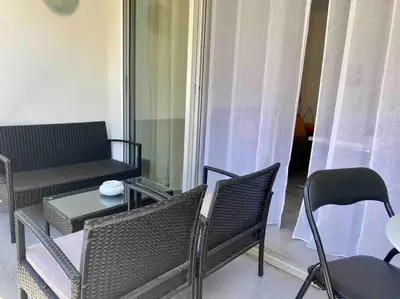 Coin salon dans l'établissement L'Orangeraie Centre Cannes Martinez, Beau F2 avec terrasse