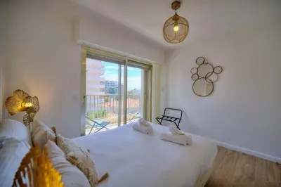 Un ou plusieurs lits dans un hébergement de l'établissement IMMOGROOM - 5 min from the Croisette beaches - Terrace - Ac - Sea view