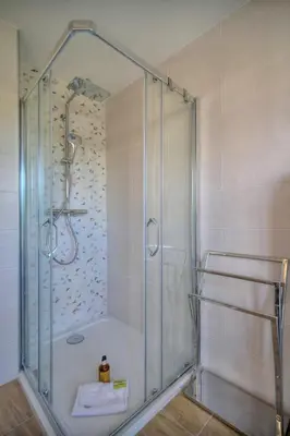 Salle de bains dans l'établissement IMMOGROOM - 5 min from the Croisette beaches - Terrace - Ac - Sea view