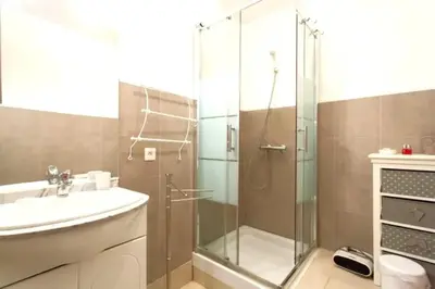Salle de bains dans l'établissement Studio charmant au cœur de Cannes avec balcon et parking