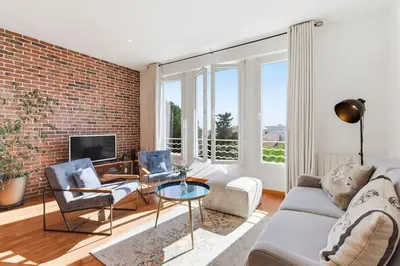 Coin salon dans l'établissement Cozy 1 bedroom flat,free parking, close to center