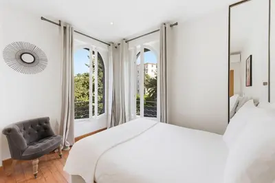 Un ou plusieurs lits dans un hébergement de l'établissement Cozy 1 bedroom flat,free parking, close to center