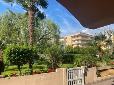 Jardin de l'établissement Appartement Juan les pins