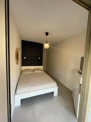 Un ou plusieurs lits dans un hébergement de l'établissement Appartement Juan les pins