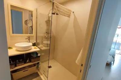 Salle de bains dans l'établissement WE CANNES ! Exceptional 4 rooms apartment Cannes Center swimming pool