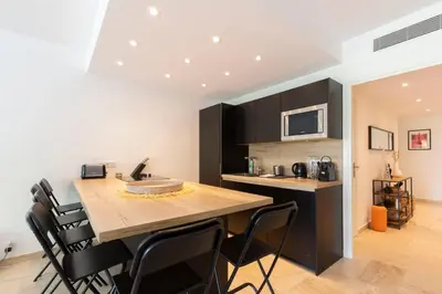 Cuisine ou kitchenette dans l'établissement WE CANNES ! Exceptional 4 rooms apartment Cannes Center swimming pool