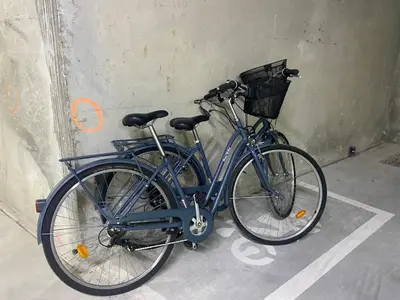 Vélo sur le terrain de l'établissement PWS - Sunny modern flat near Juan Les Pins Pinede & beach - Terrace & AC! ou dans les environs