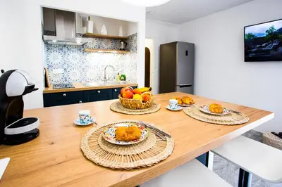 Cuisine ou kitchenette dans l'établissement Romantic sea view studio, steps away from the beach