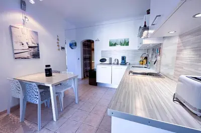 Cuisine ou kitchenette dans l'établissement Appartement dans la villa 