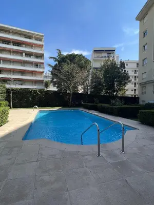 Piscine de l'établissement Ambre d' Or apartment by Welcome to Cannes ou située à proximité