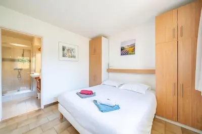 Un ou plusieurs lits dans un hébergement de l'établissement Hello Côte D'Azur - 2 bedroom apartment with balcony close to the sea
